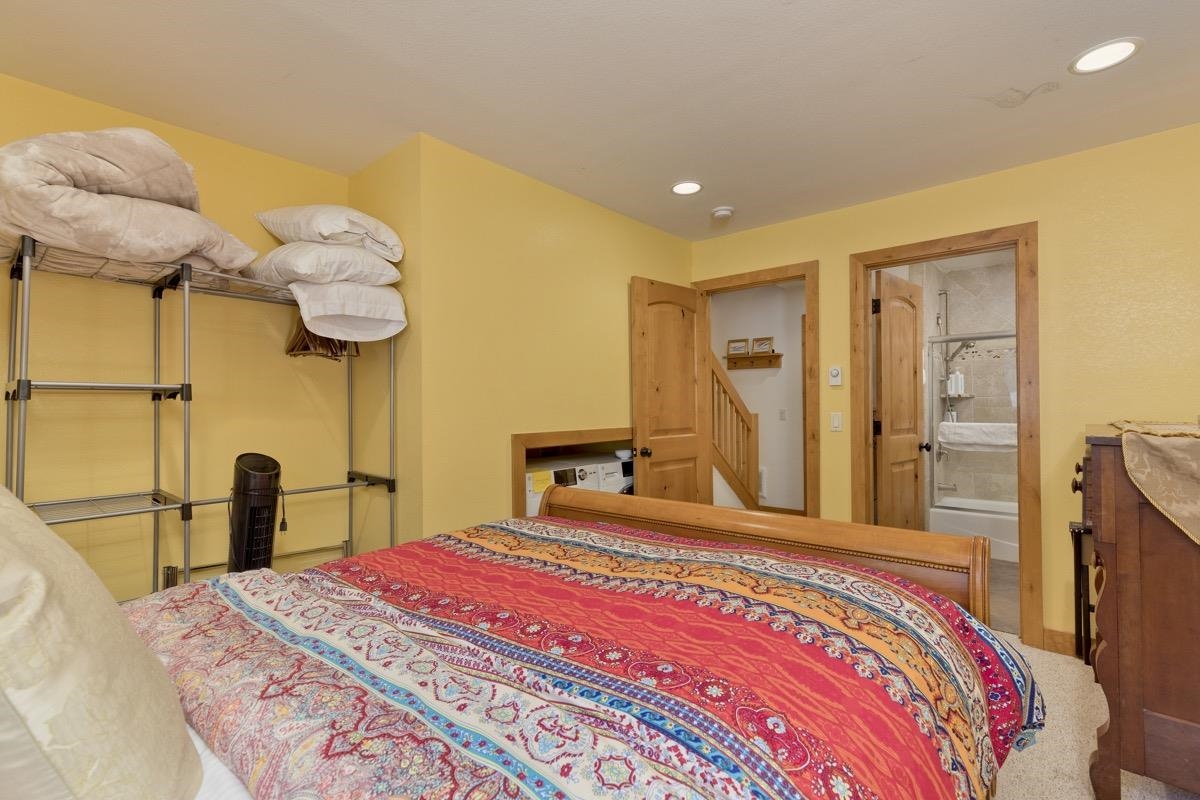 808 Canyon Boulevard