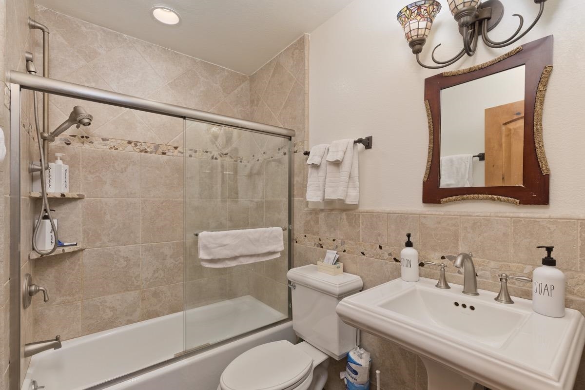 808 Canyon Boulevard