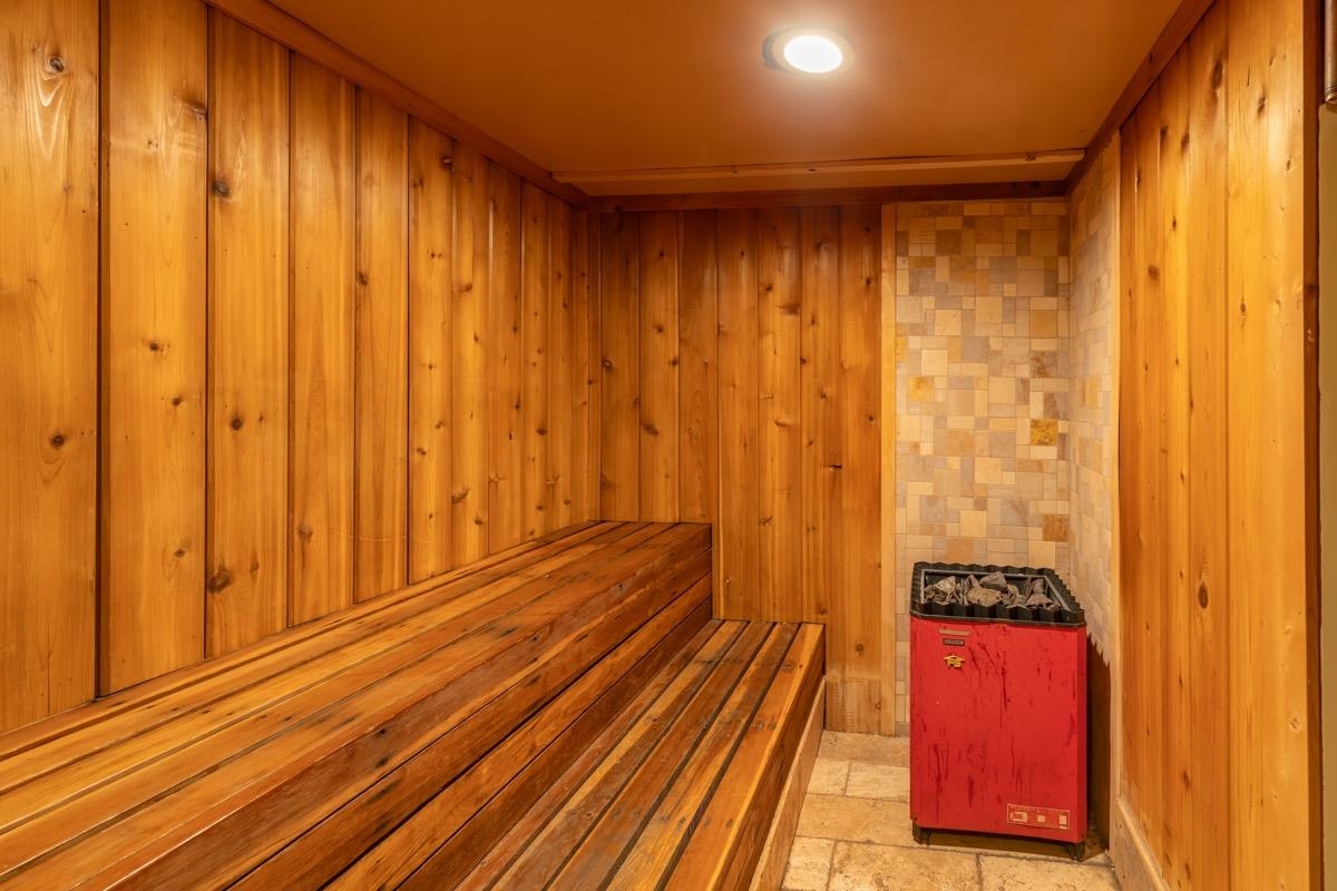 808 Canyon Boulevard