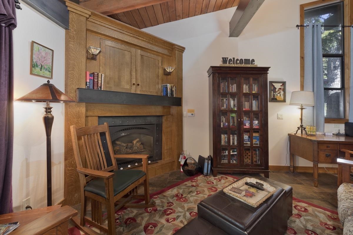 808 Canyon Boulevard