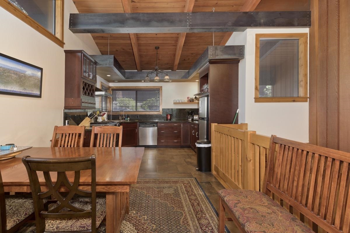 808 Canyon Boulevard