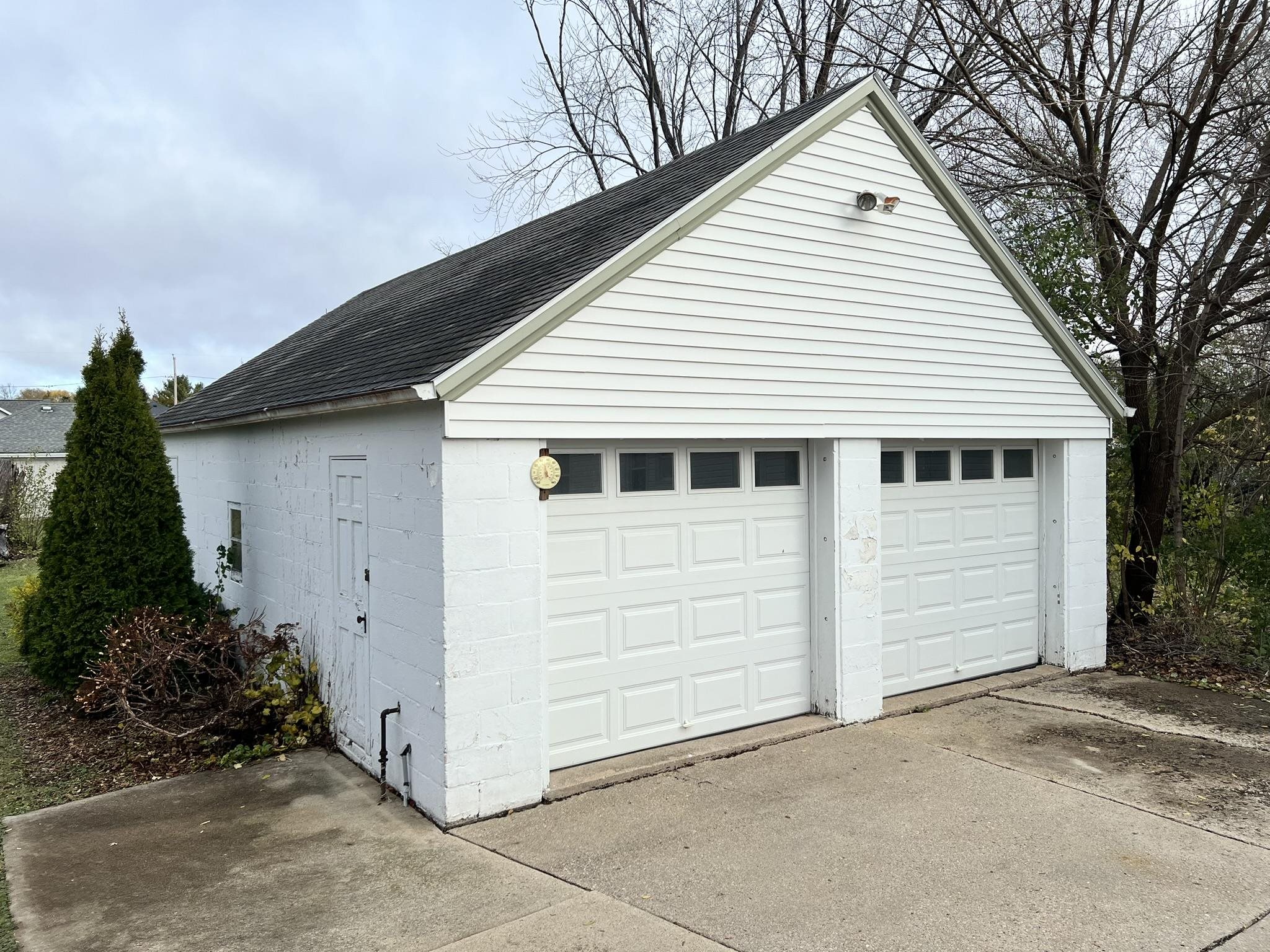 918 BISMARCK AVENUE, Oshkosh, Wisconsin 54902, 4 Bedrooms Bedrooms, ,1 BathroomBathrooms,Residential,For Sale,918 BISMARCK AVENUE,NE50301322