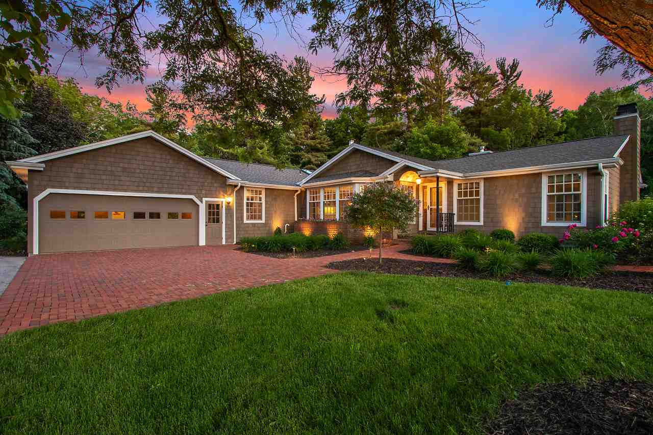 4450 Whisper Lane Residential For Sale In De Pere Wisconsin 50223609 54115
