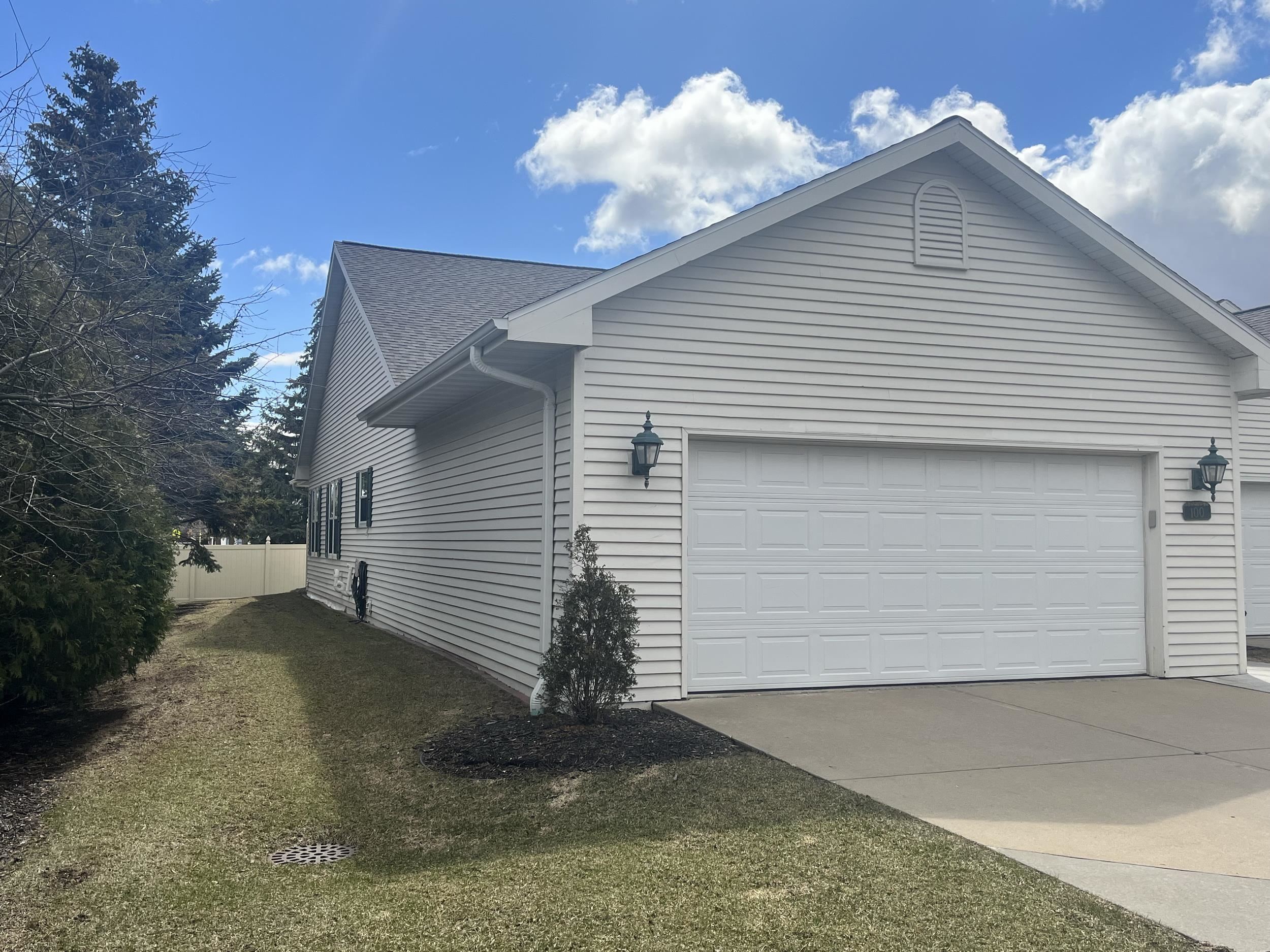 100 Olde Allouez Court, Green Bay, WI 54301