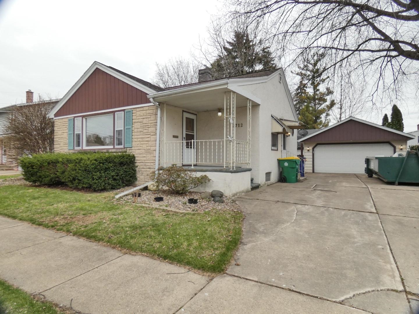 1712 Crooks Street, Green Bay, WI 54302