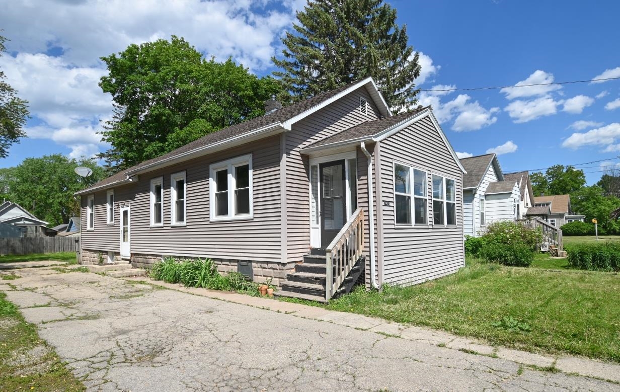 1010 Dousman Street, Green Bay, WI 54303