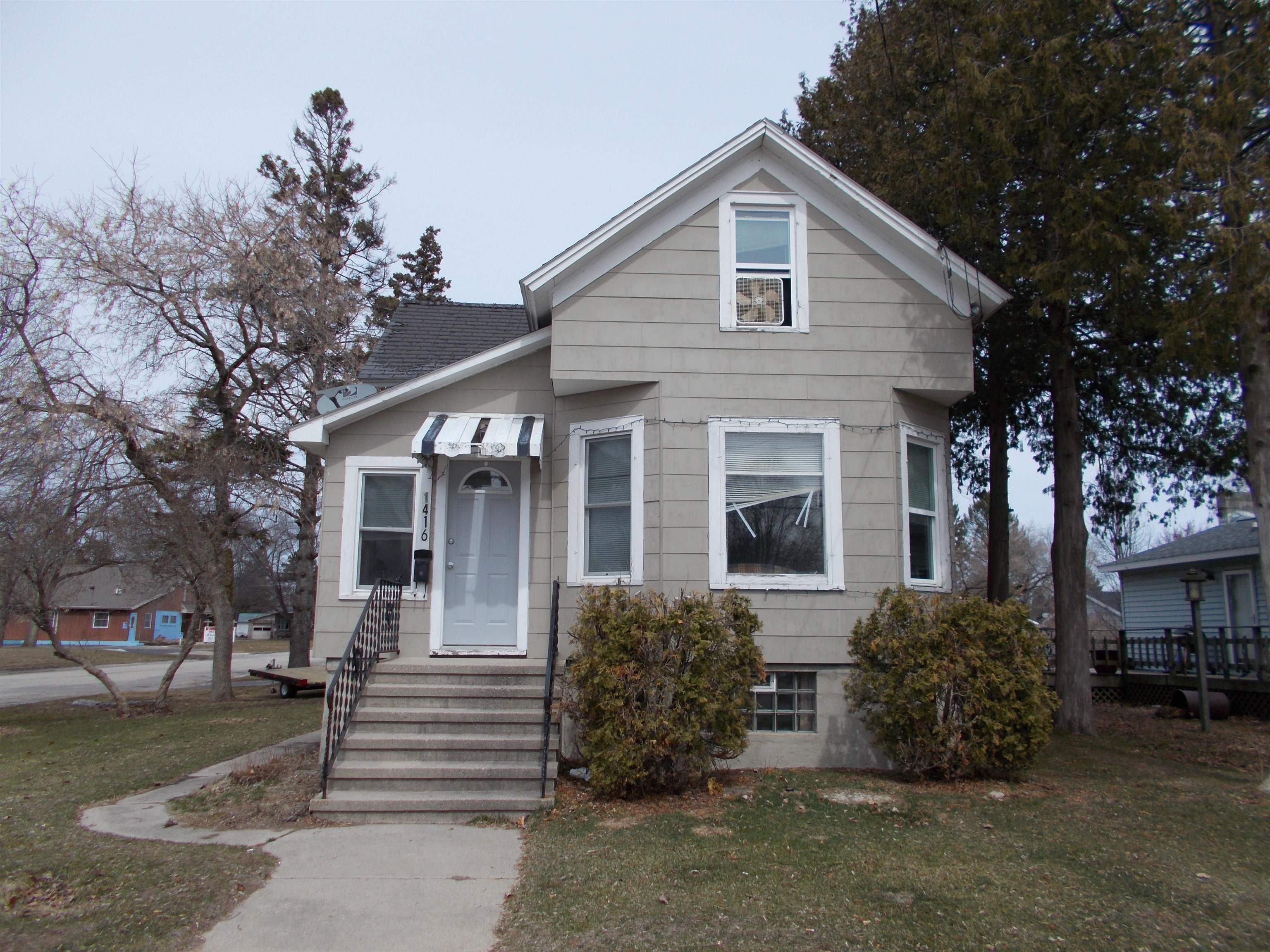 Broadway Real Estate (906) 8634484