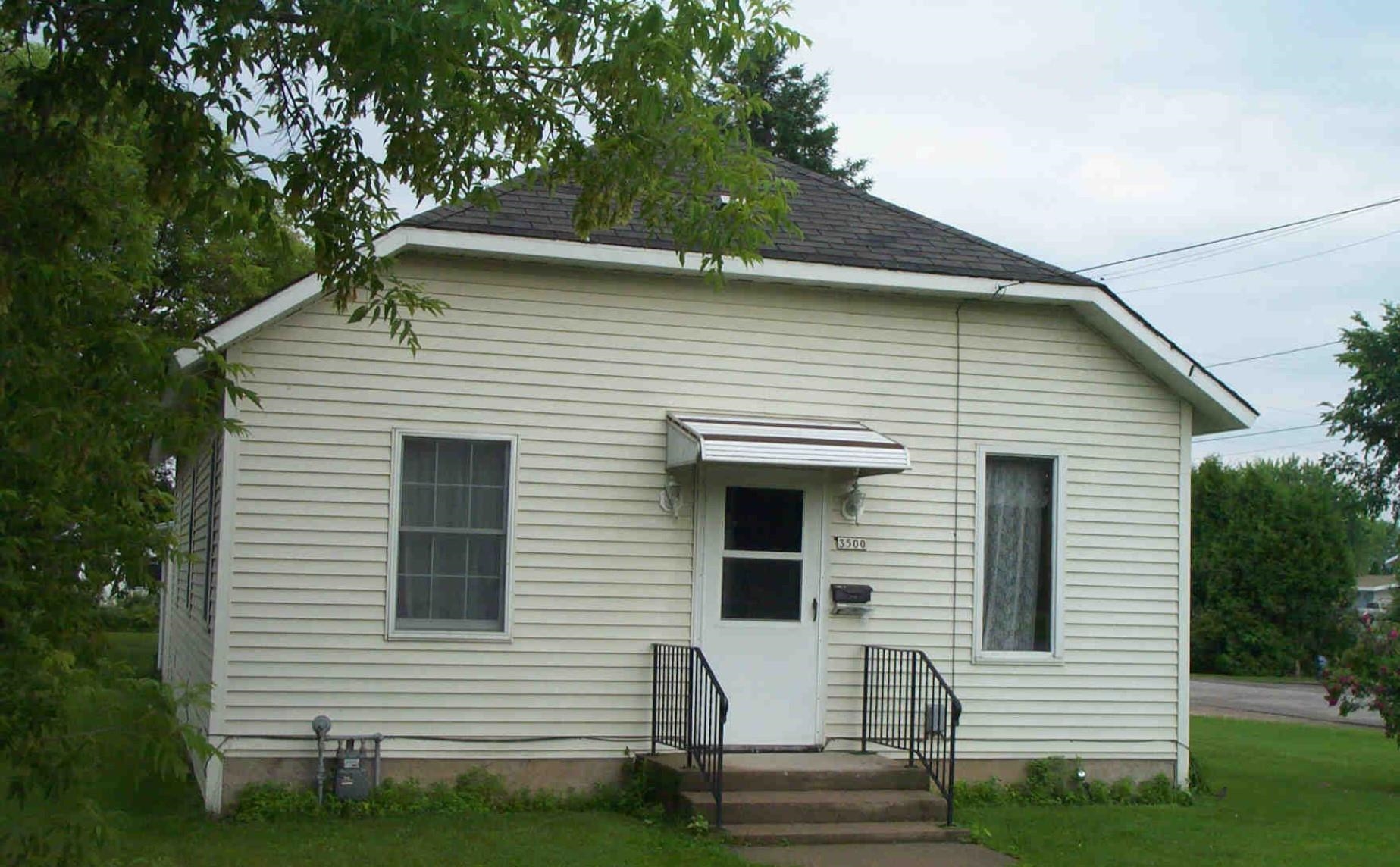 Broadway Real Estate (906) 8634484