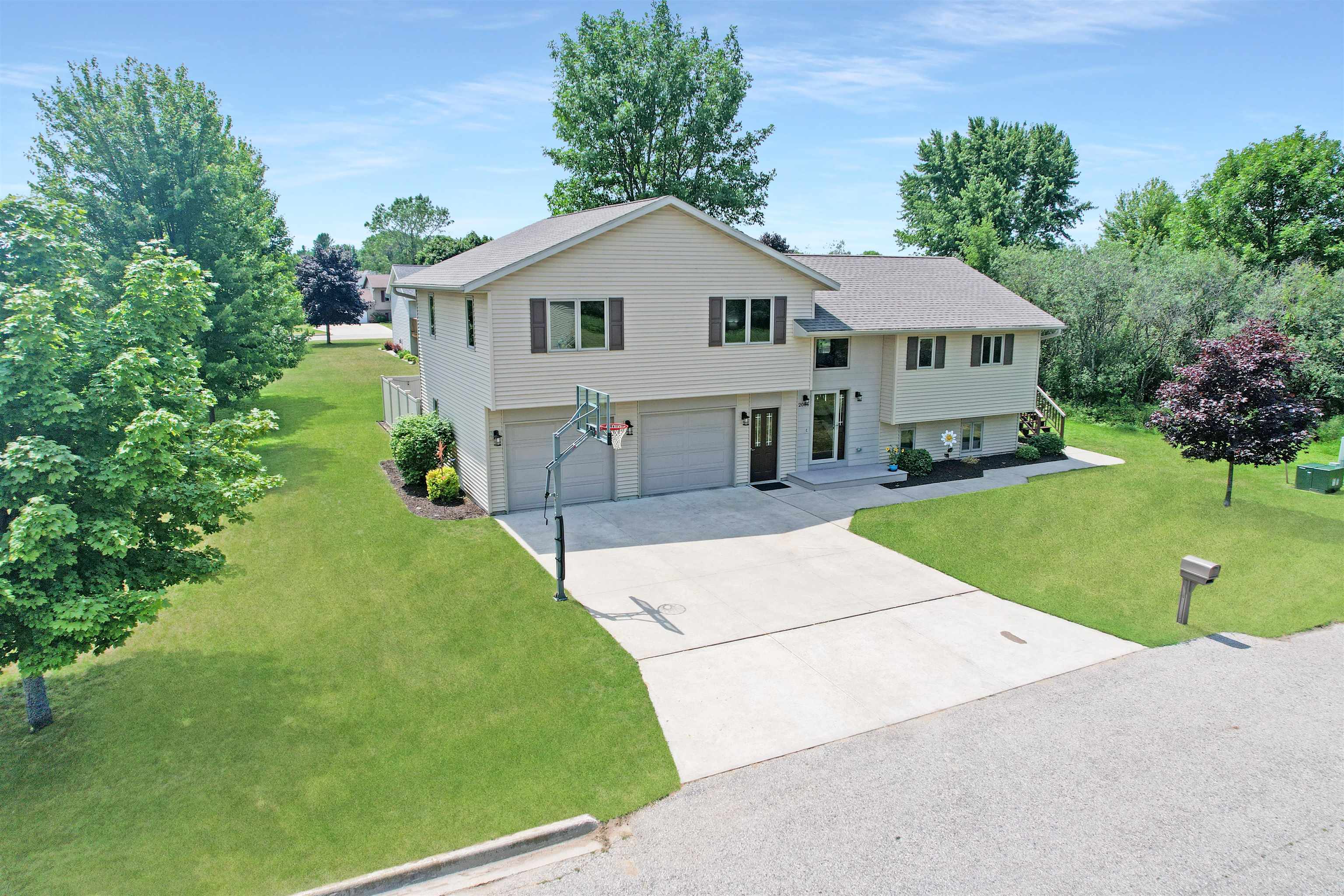 2001 26Th Avenue, Menominee, MI 49858 50261913 Call Broadway Real Estate at (906) 8634484