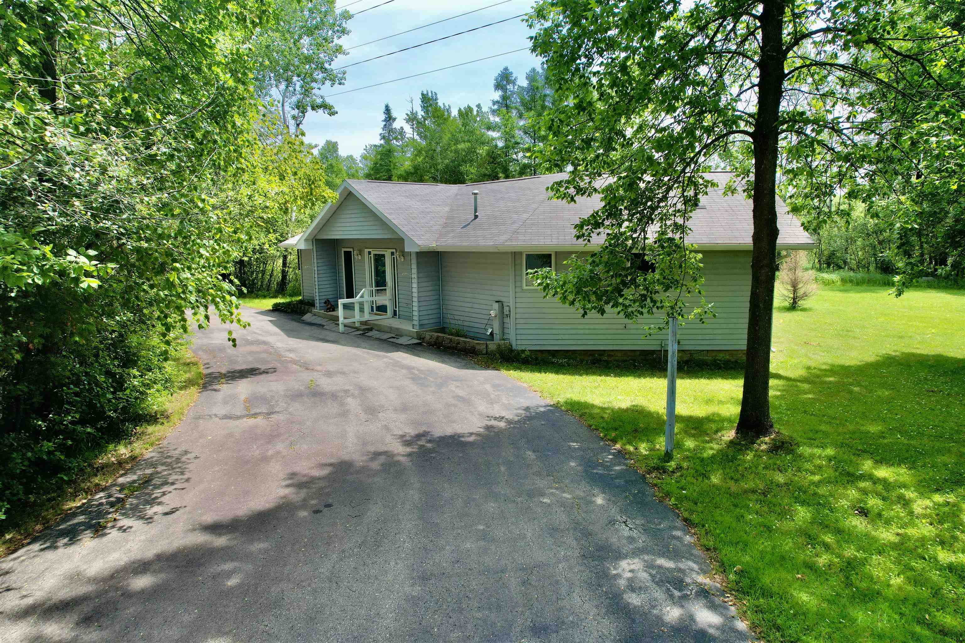 Broadway Real Estate (906) 8634484