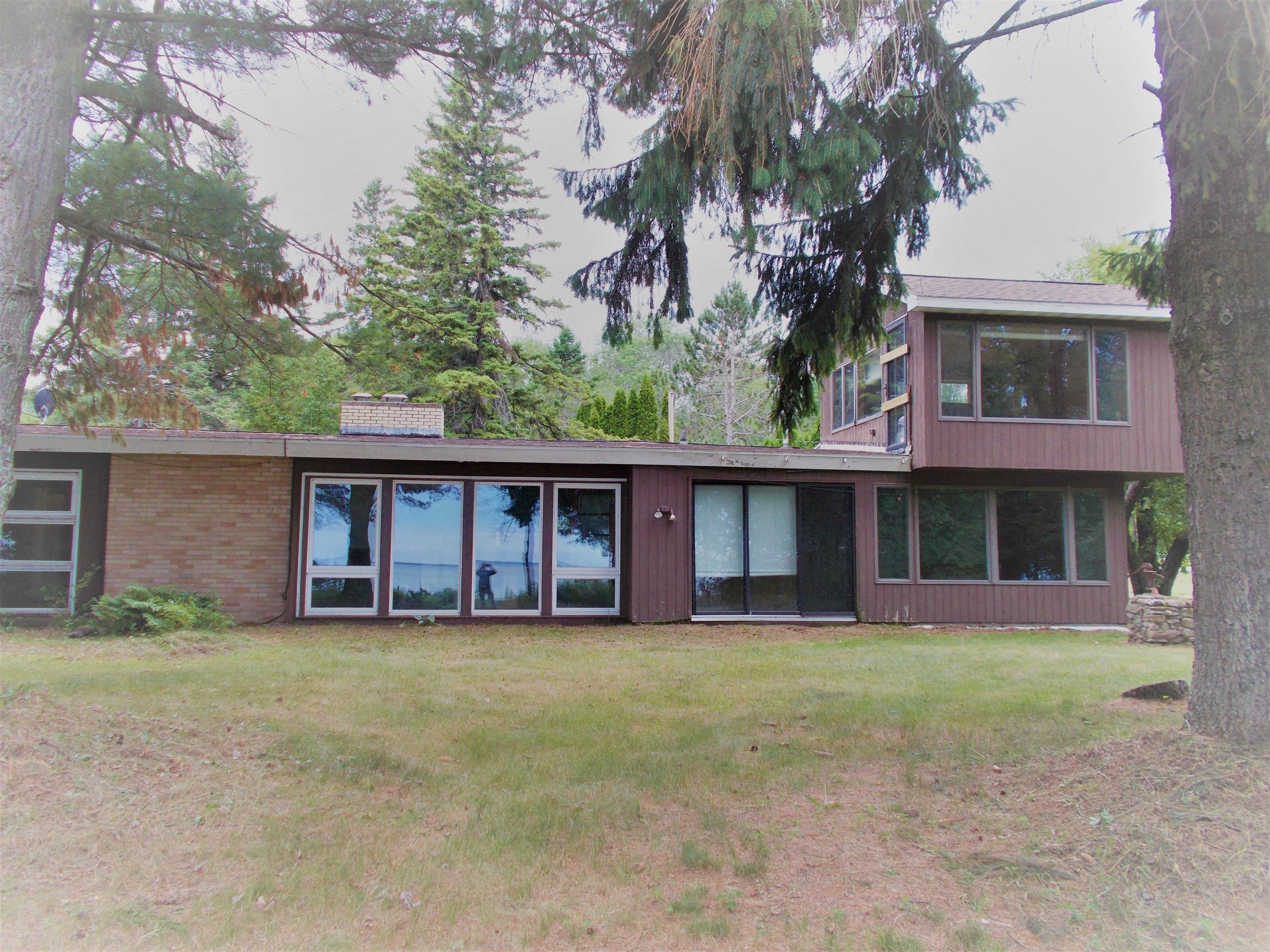 Broadway Real Estate (906) 8634484