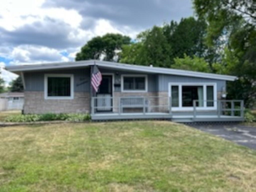 Broadway Real Estate (906) 8634484