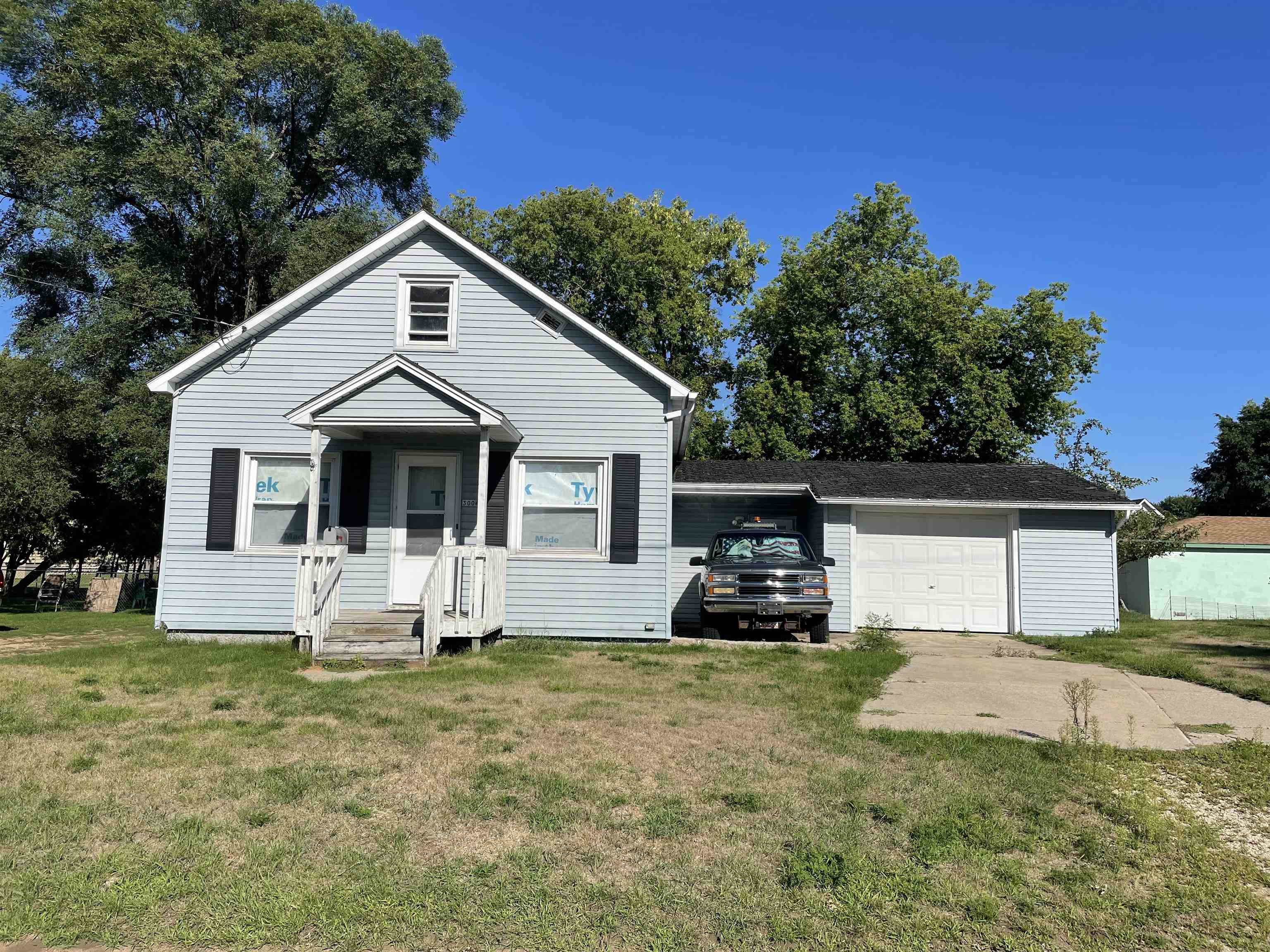 Broadway Real Estate (906) 8634484