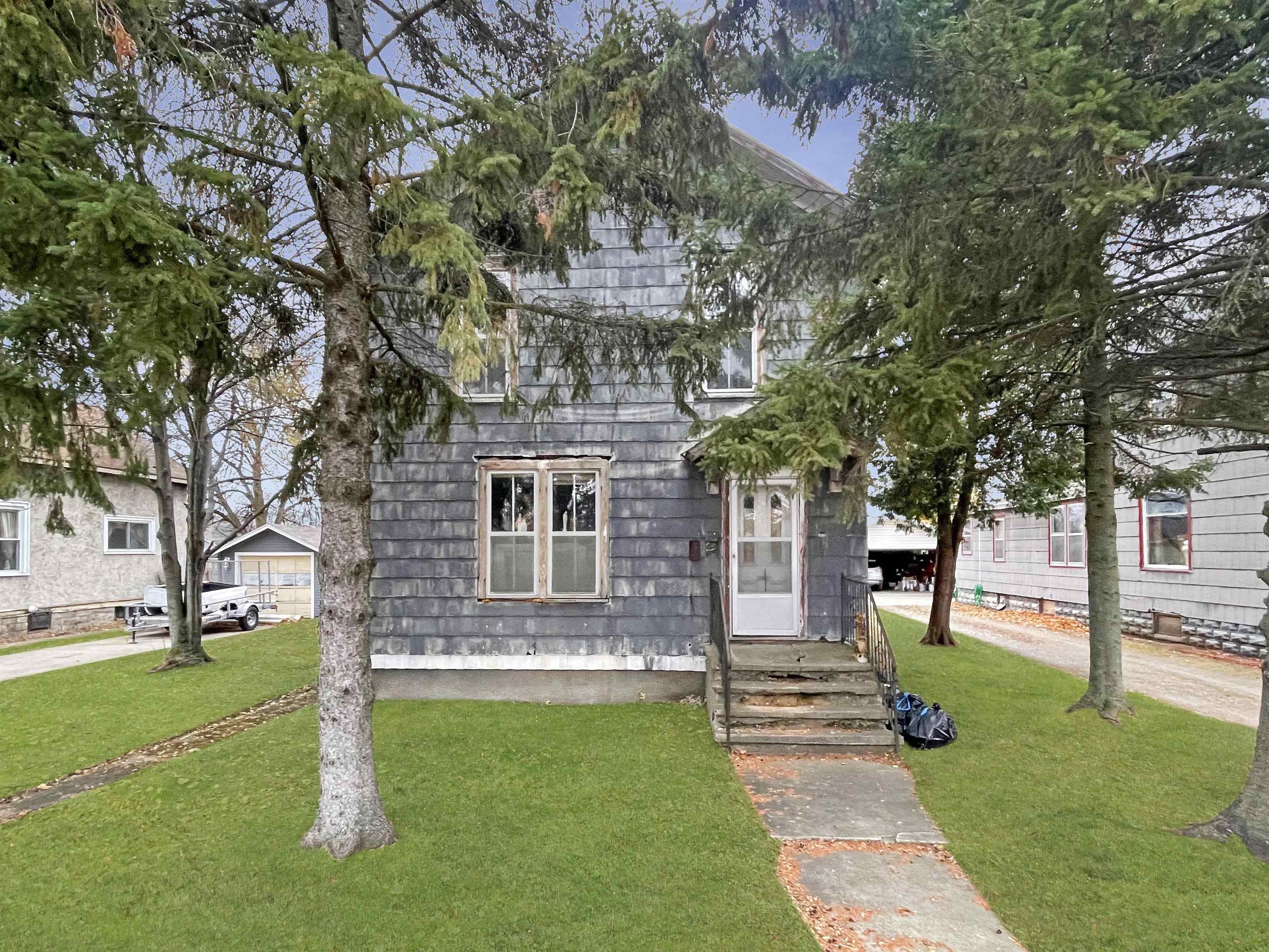 Broadway Real Estate (906) 8634484