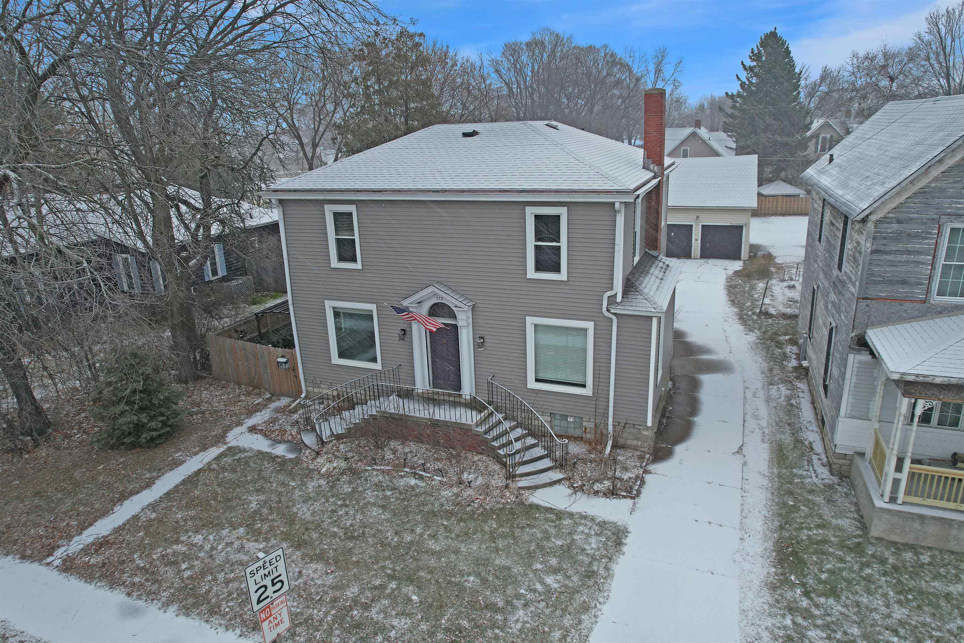 712 Avenue, WI 54143 50269161 Call Broadway Real