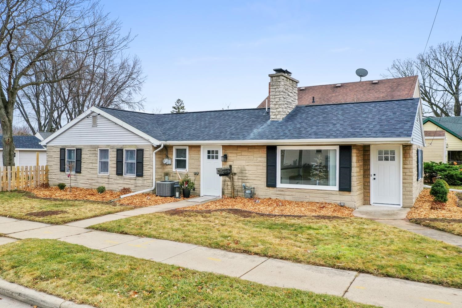 1401 Lost Dauphin Road, De Pere, WI 54115