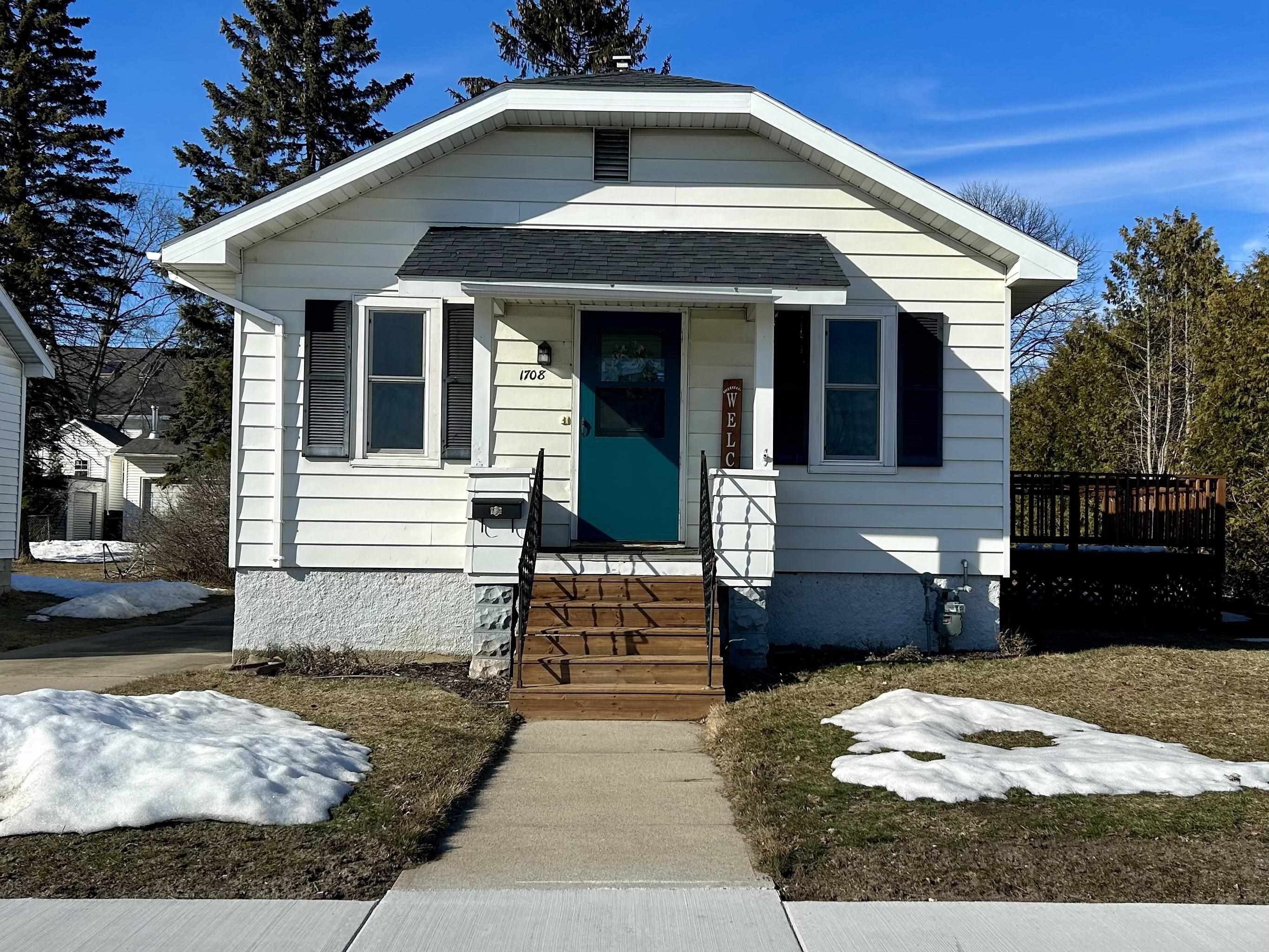 1708 17Th Avenue, Menominee, MI 49858 50272564 Call Broadway Real