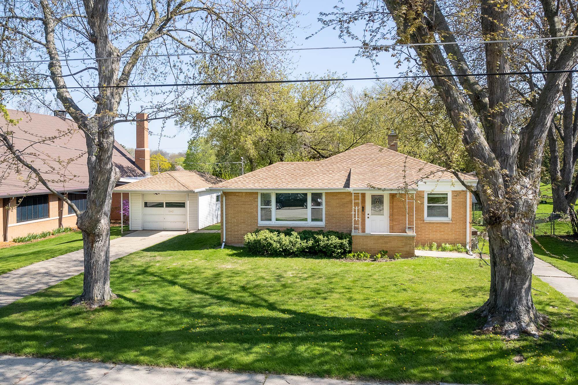 1342 Bond Street, Green Bay, WI 54303