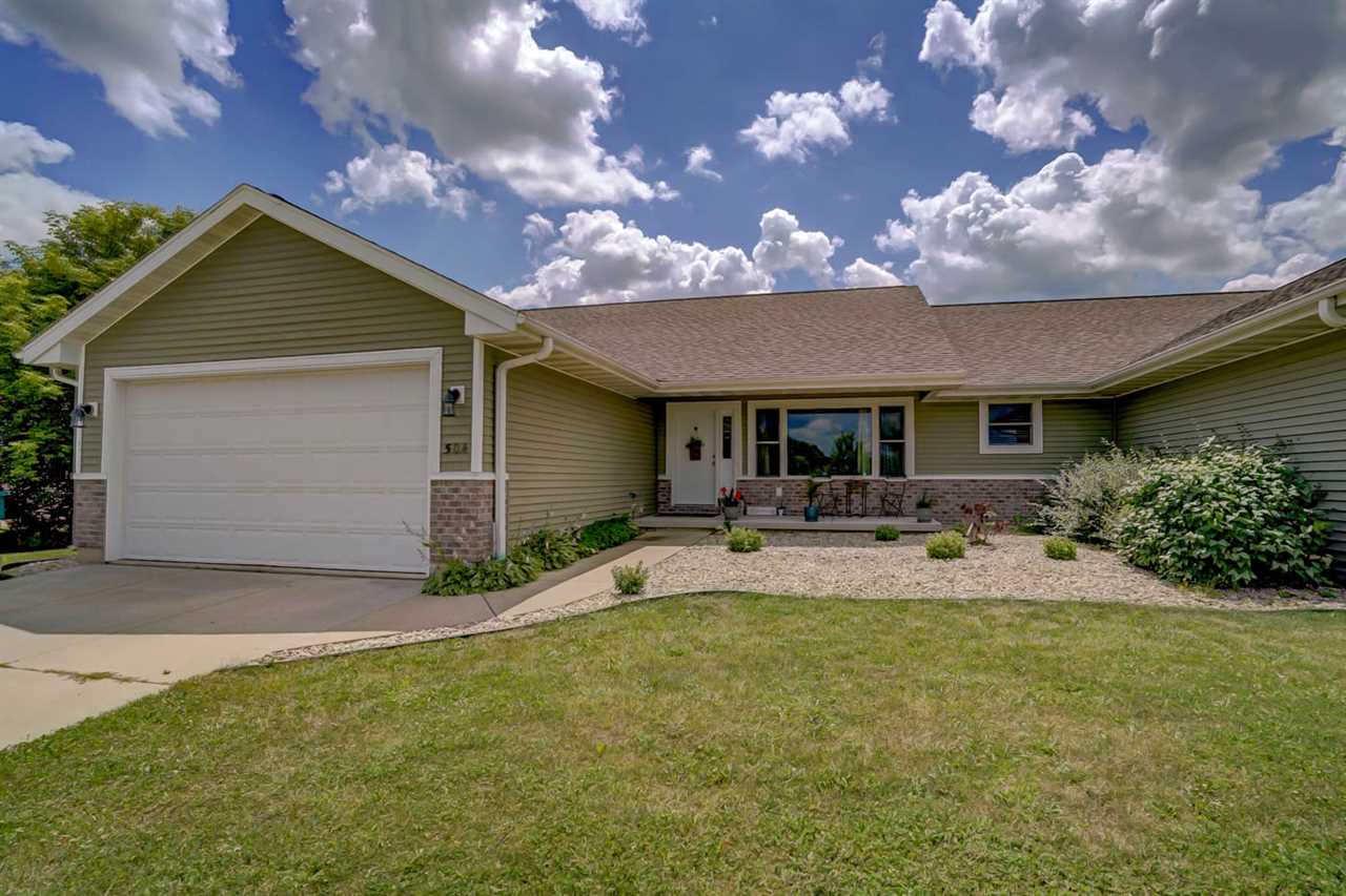 504 Manley Ln Cottage Grove Wi 53527 Laura S Real Estate Group