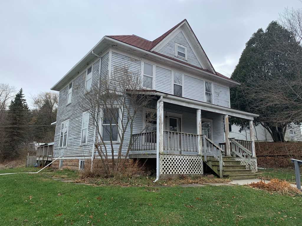 203 W BROADWAY, ROCK SPRINGS, WI 53961 Gavin Bros Auctioneers