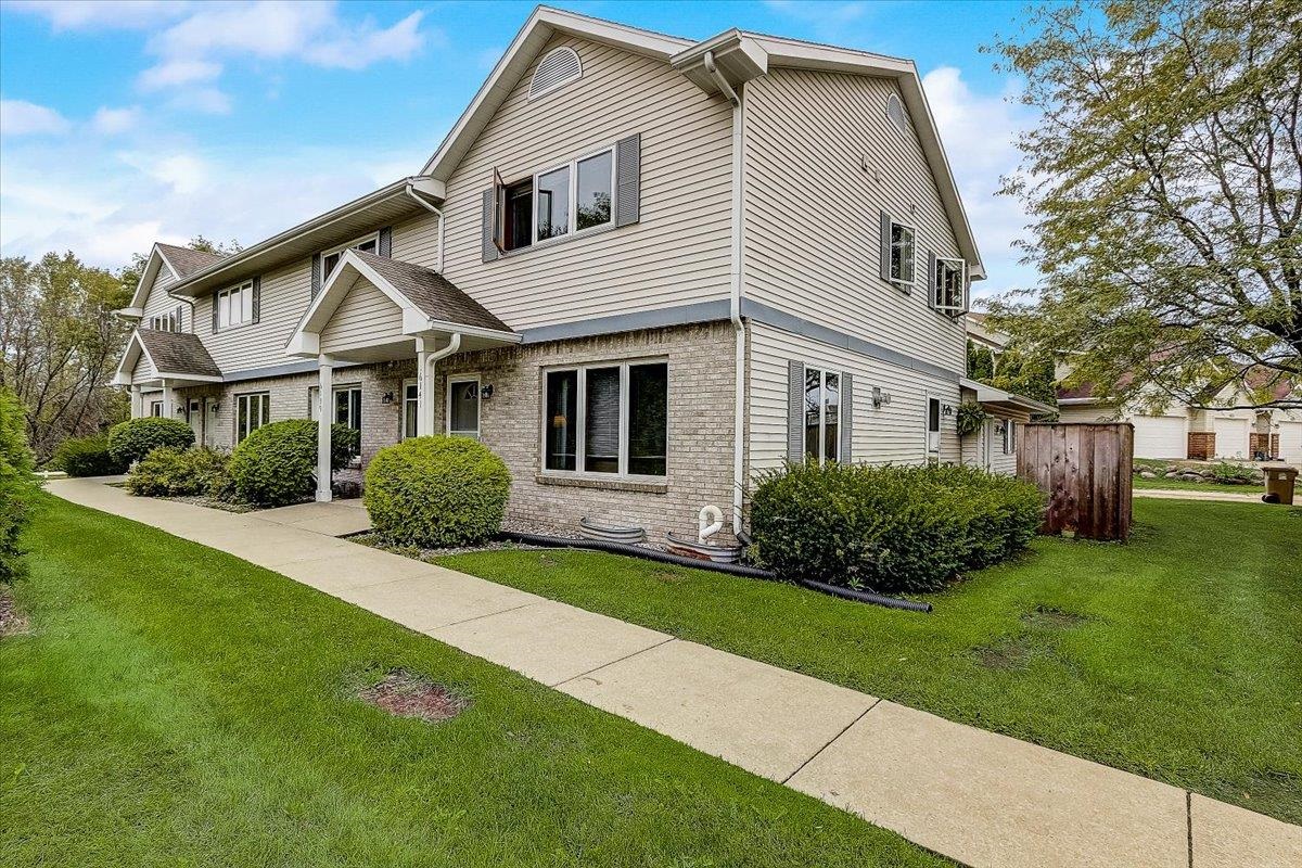 6141 Dell Dr, Madison, WI 53718
