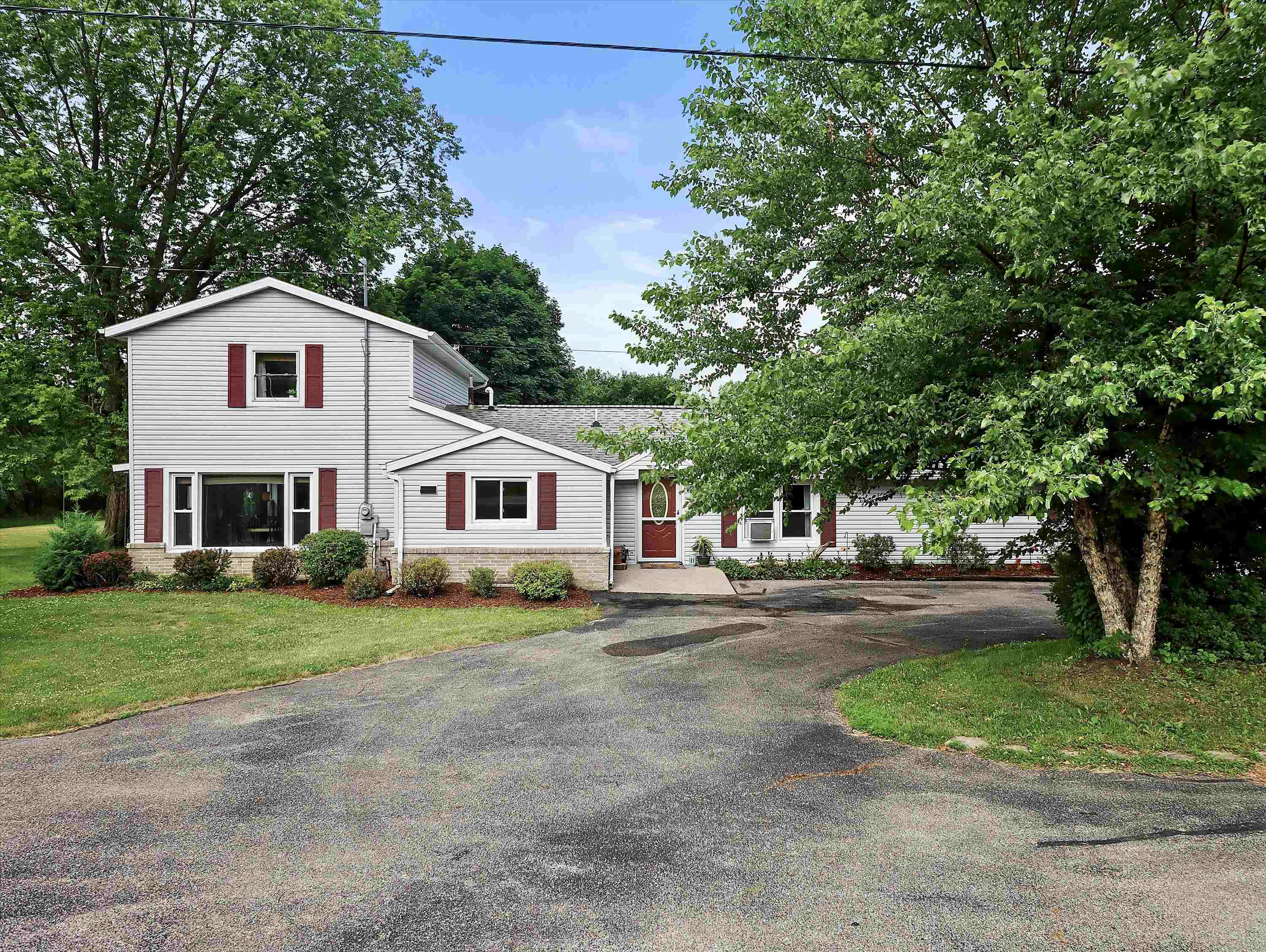 7939 Hwy 188, Roxbury, WI 53583