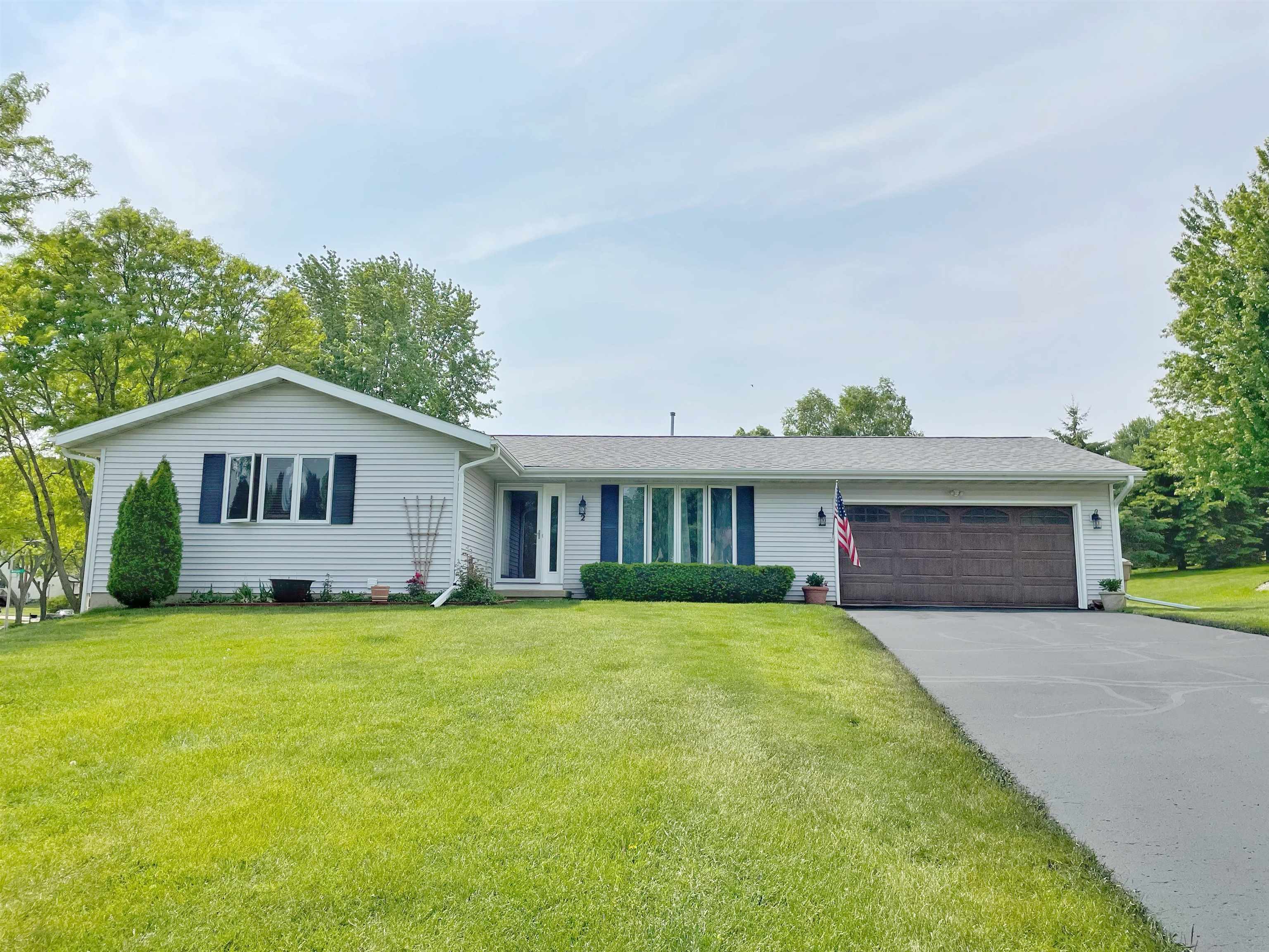 2 Taunton Cir, Madison, WI 53719