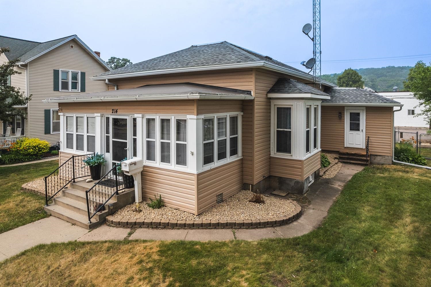 214 5TH AVENUE, BARABOO, WI 53913 Gavin Bros Auctioneers & Real Estate