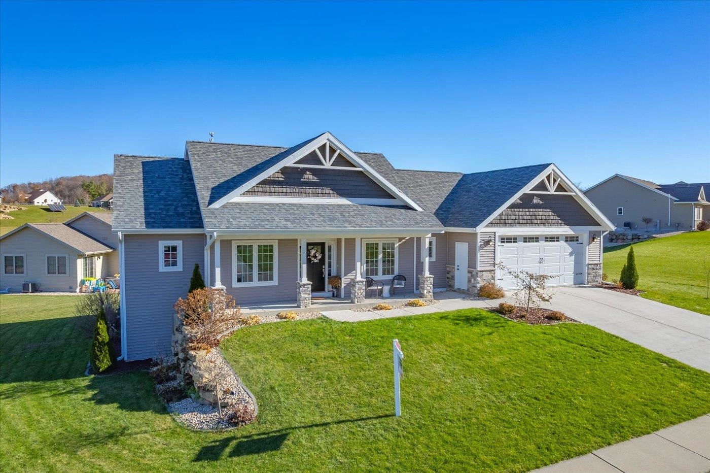 4014 RED HAWK RUN, BLACK EARTH, WI 53515 Gavin Bros Auctioneers