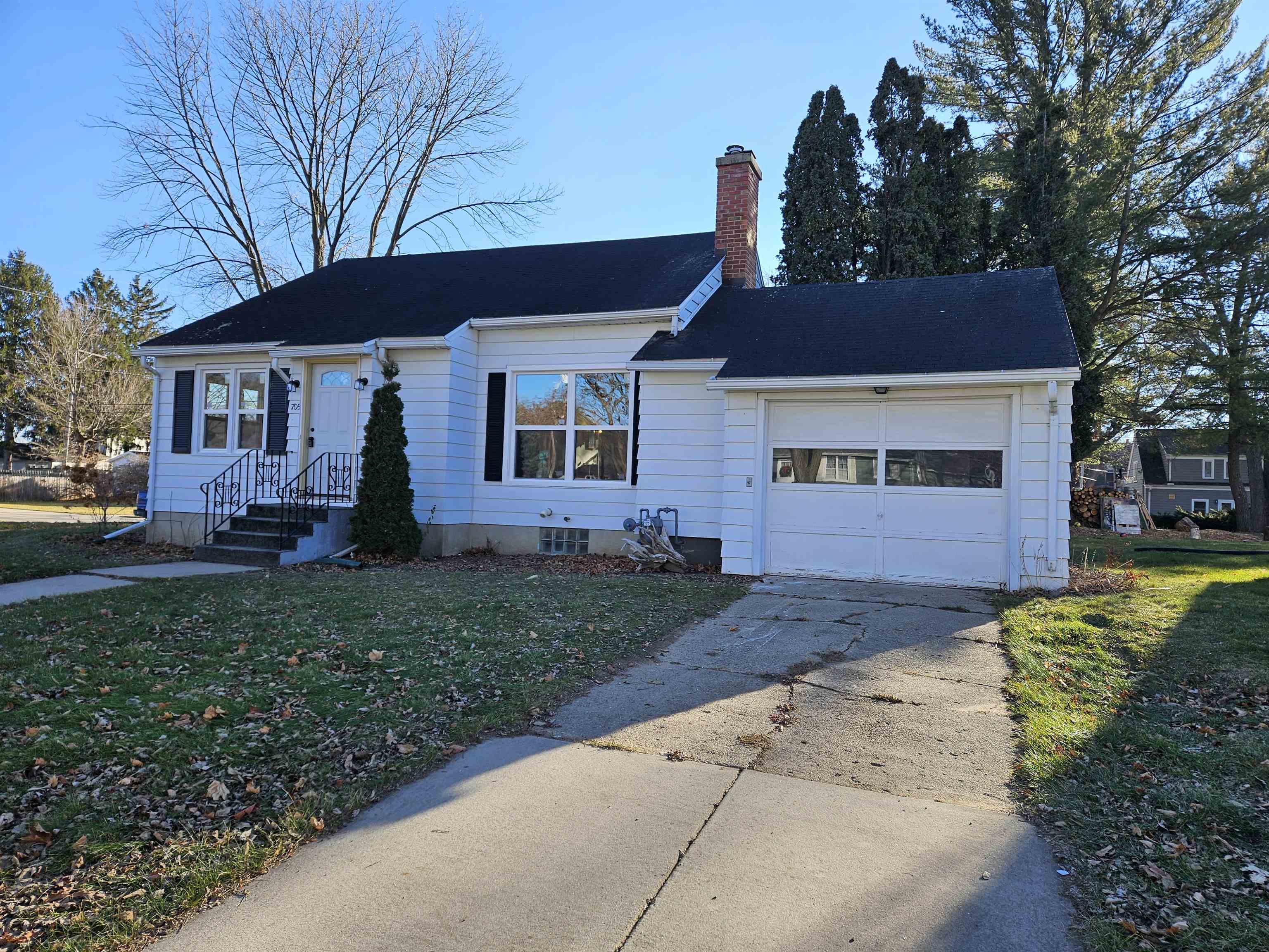 705 9TH AVENUE, BARABOO, WI 53913 Gavin Bros Auctioneers & Real Estate