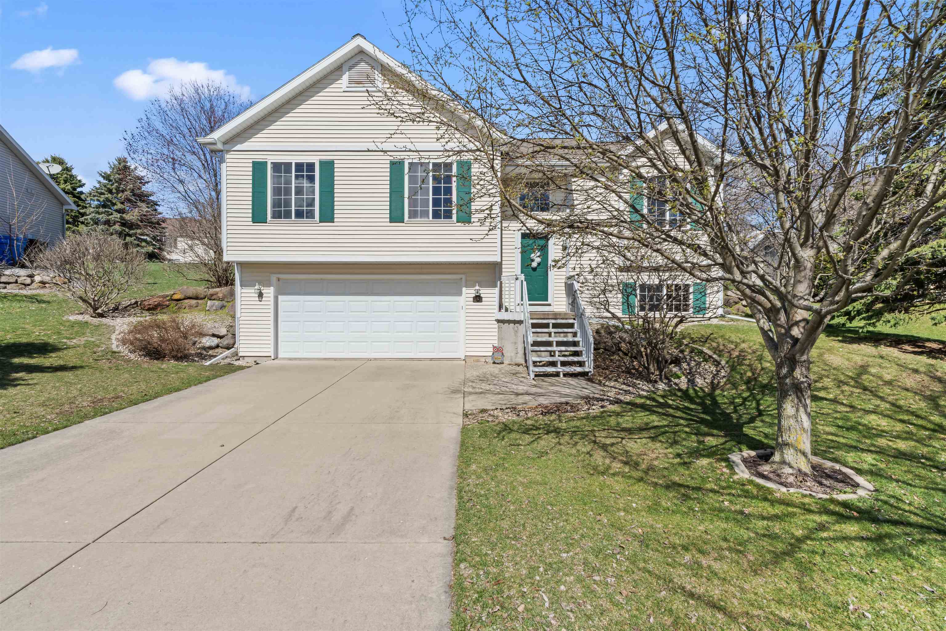 Photo of 112 Stonefield Circle, Mount Horeb, WI 53572
