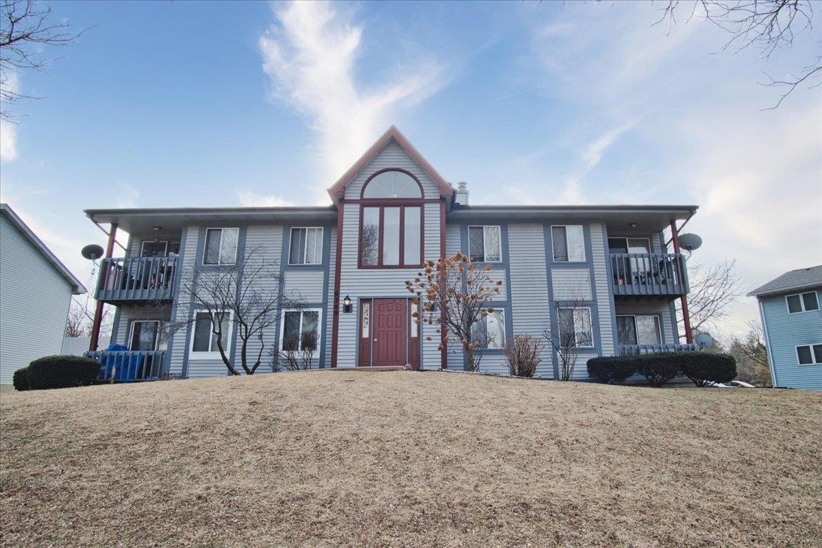 Delayed until 1/22; show 1/23. Well-maintained 4-unit apartment building in a prime location! Each of the 4 units are spacious with 2-beds & 2-baths & a private 1-car garage. Market rents for this type of floor plan in this area is $1550+/month for updated units & $1450+/month without updates. The property has  ample additional parking available behind the building.  Conveniently located near parks, public transit, & easy access to downtown, making it a great choice for tenants or an owner-occupied investment. Coin-operated laundry provides extra monthly income. Whether you're looking to grow your portfolio or secure a home with rental income potential, this property offers an excellent opportunity!