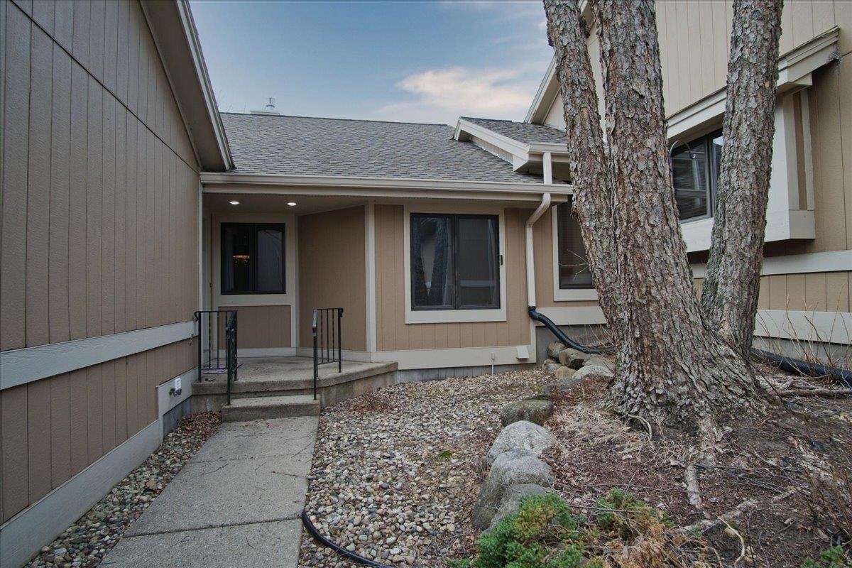 This bright, open-concept condo features a large eat-in kitchen with ample storage & counter space. The vaulted living room offers a cozy gas fireplace, floor-to-ceiling built-ins & walk-out access to an oversized screened porch. The primary suite boasts a spacious WIC, jetted tub & separate shower. A second bedroom with built-ins makes a great home office. Main-level laundry completes the list of main level must-haves.  The exposed, walk-out lower level features a large rec room, 3rd bedroom, full bath & patio access. Walk to Pheasant Branch Conservancy trails, shopping & dining, or enjoy tennis, pickleball & the clubhouse pool!