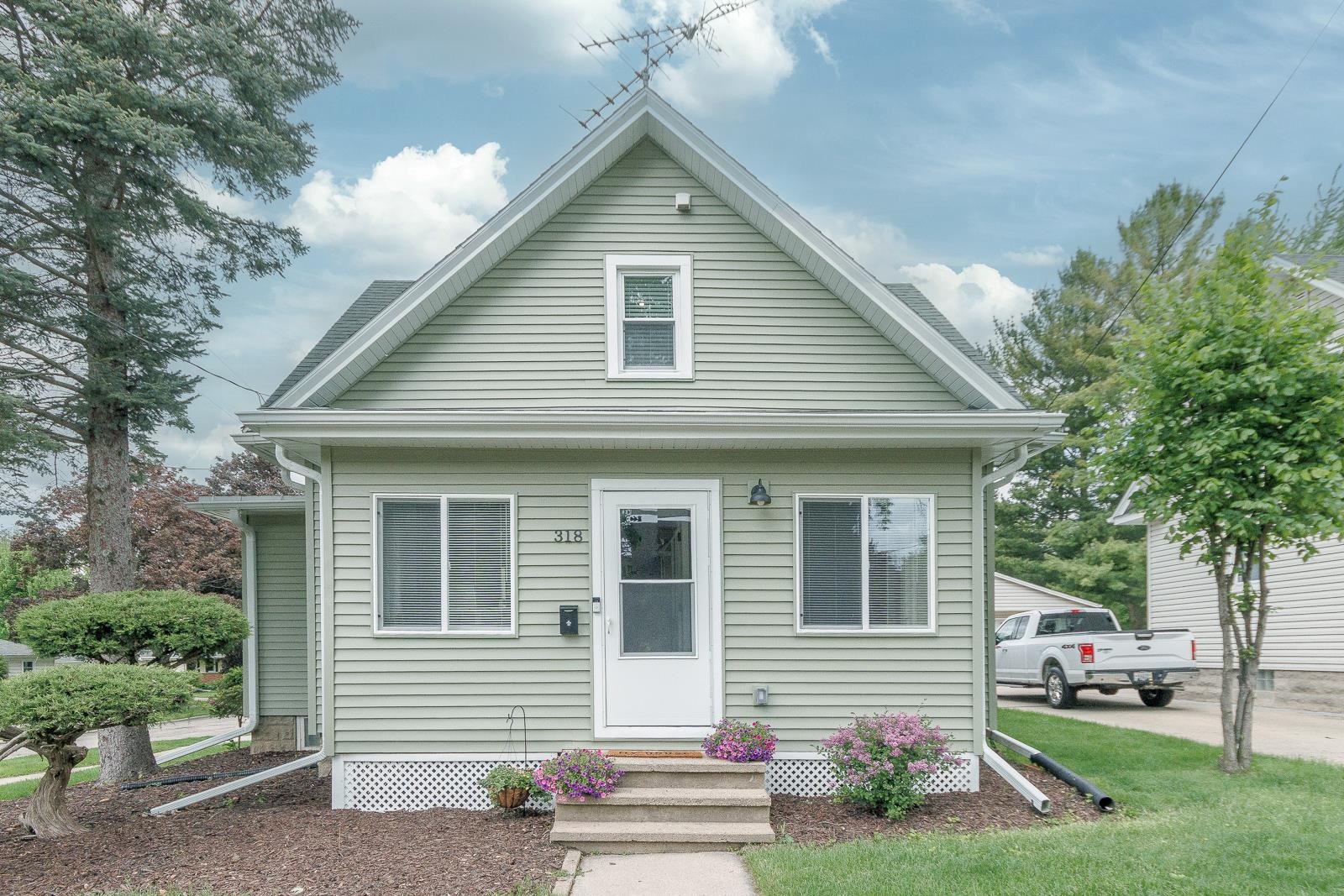 Photo of 318 W Burnett Street, Beaver Dam, WI 53916