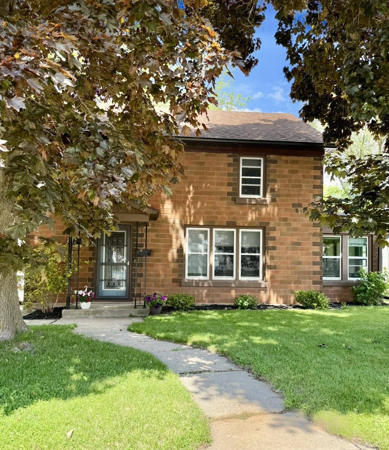 Photo of 702 W Burnett Street, Beaver Dam, WI 53916