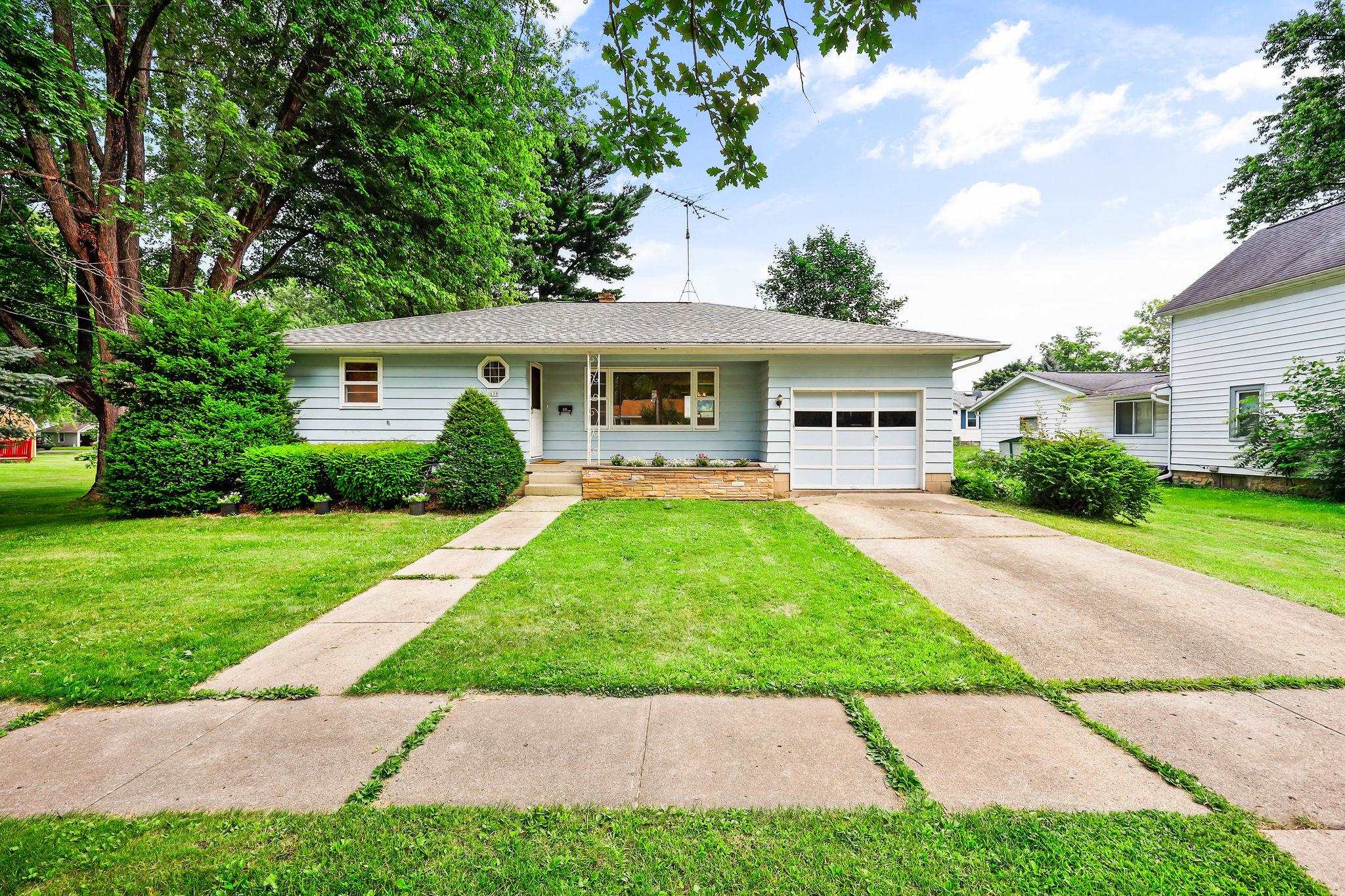 Photo of 839 S Lewis Street, Columbus, WI 53925