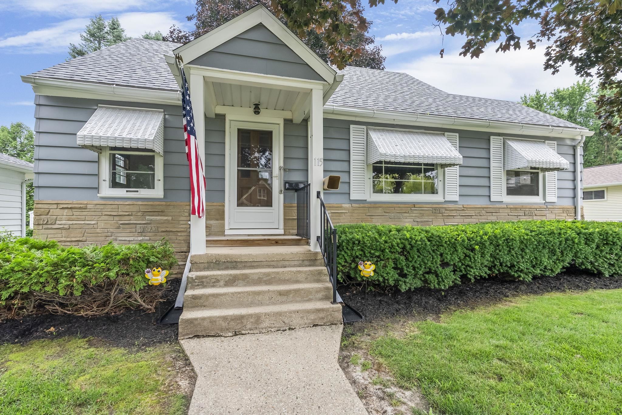 Photo of 115 N Roosevelt Drive, Beaver Dam, WI 53916