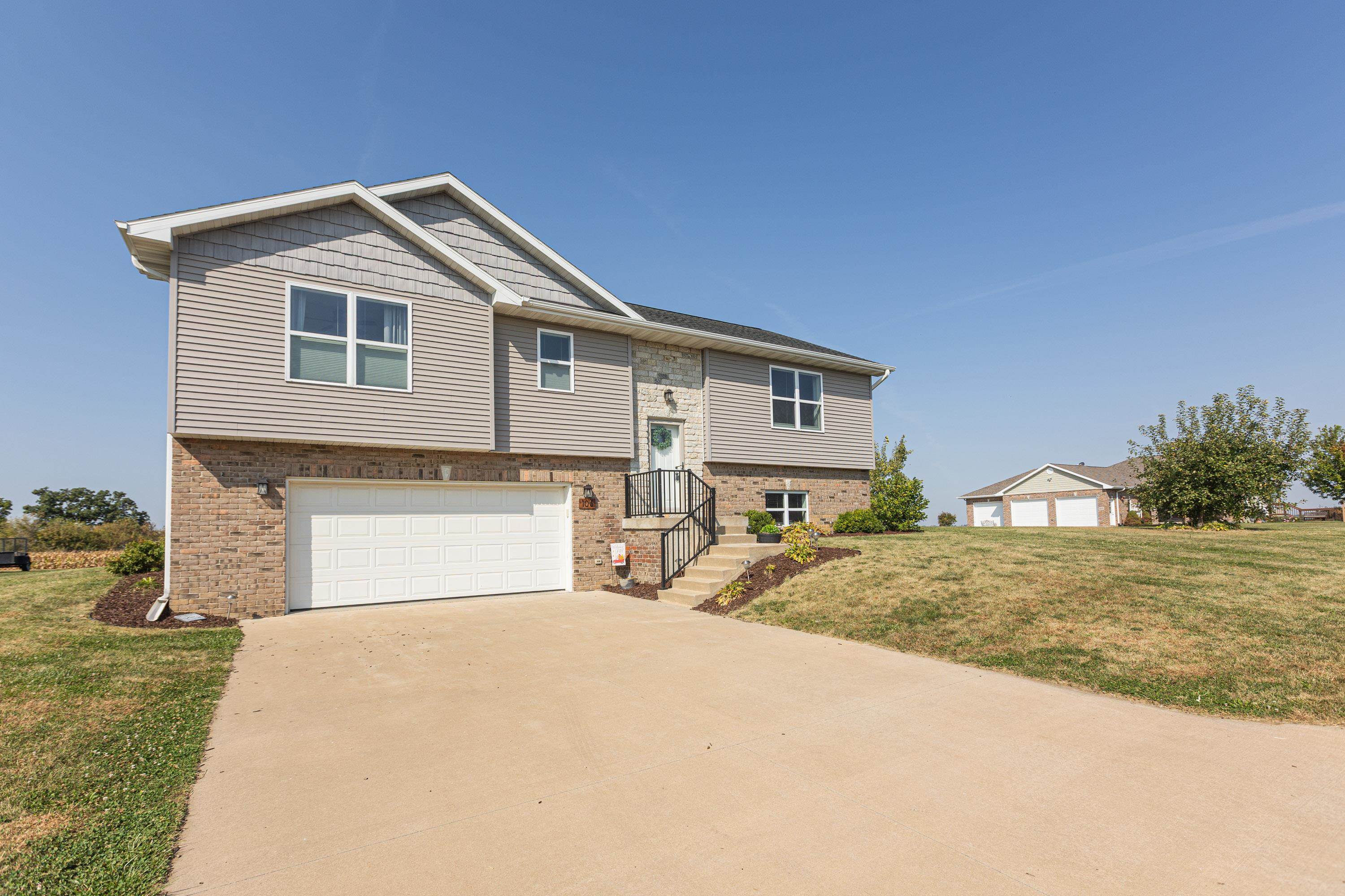 Home Listing 2010131