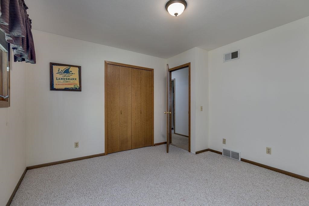 5070 Vienna Drive, WAUNAKEE, Wisconsin 53597, 3 Bedrooms Bedrooms, ,2 BathroomsBathrooms,Residential,For Sale,5070 Vienna Drive,SC1989836