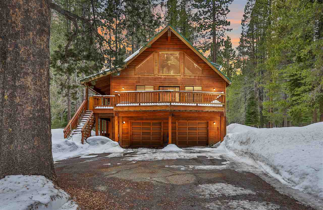 Come see this amazing home in heart of Tahoe Donner.  Nice level lot in a tranquil forest setting.  Open floor plan that boasts 3 large bedrooms and a spacious loft.  Additionally there is a bonus room on the ground floor with a built-in bookshelf.  Can be used as a home office, kids play room or a guest room.  Plenty of room to entertain and enjoy all that Lake Tahoe has to offer.